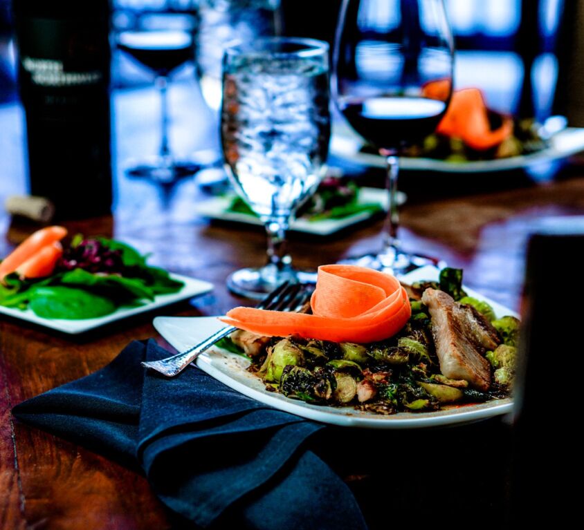 Lakeside Restaurant & Bar